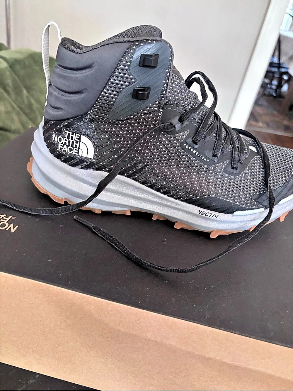 The North Face Women's VECTIV Fastpack Mid FUTURELIGHT Boots Black & Gray US 9